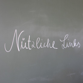 Schriftzug Nützliche Links mit weißer Kreide auf grüner Schultafel