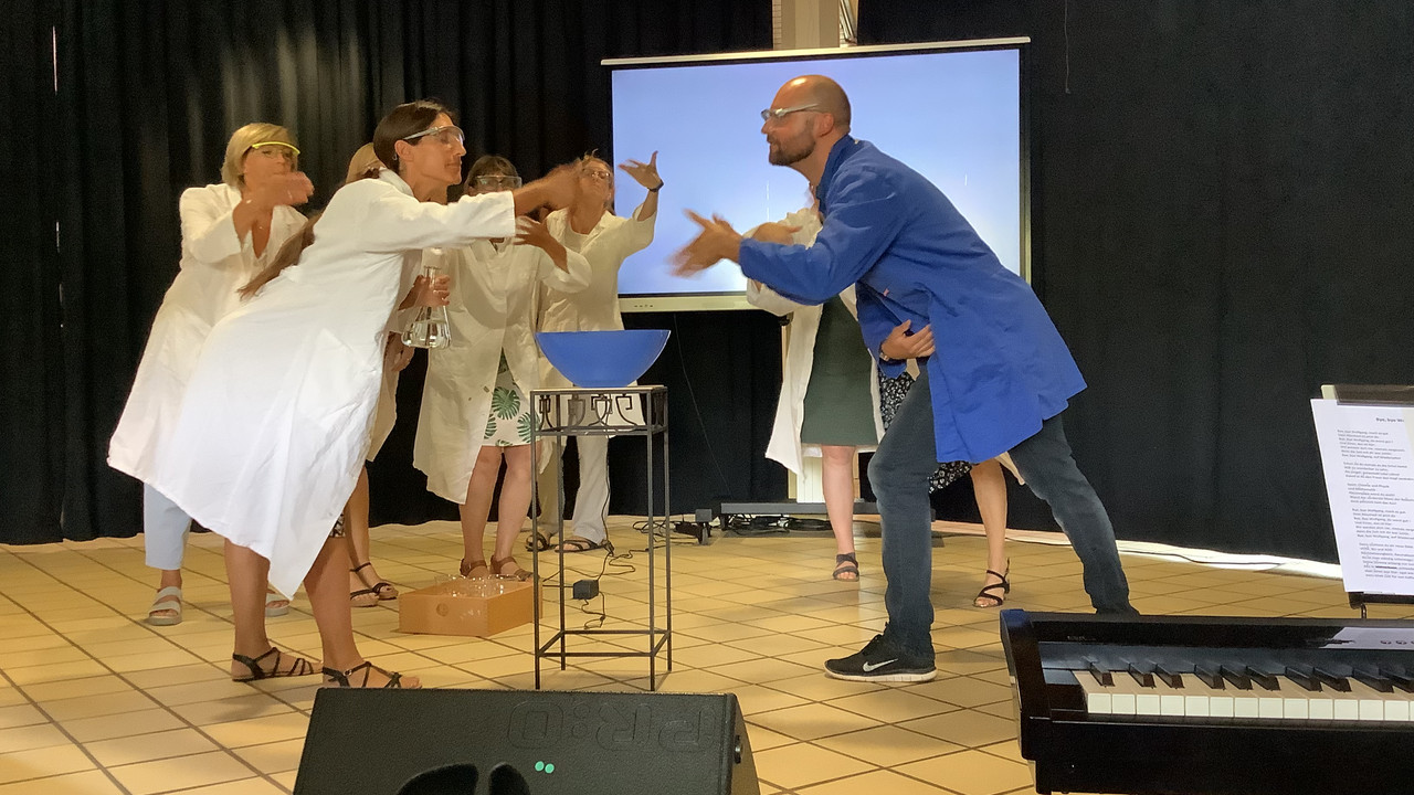 Theatervorführung_Sketche zu Herrn Romanns Laufbahn