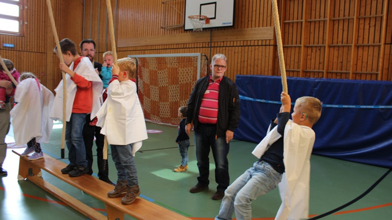 Mittelalterparcour in der Turnhalle 