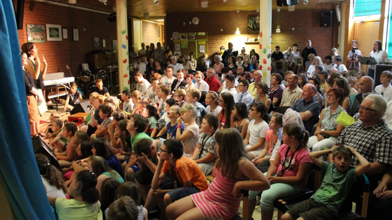 Schüler im Foyer