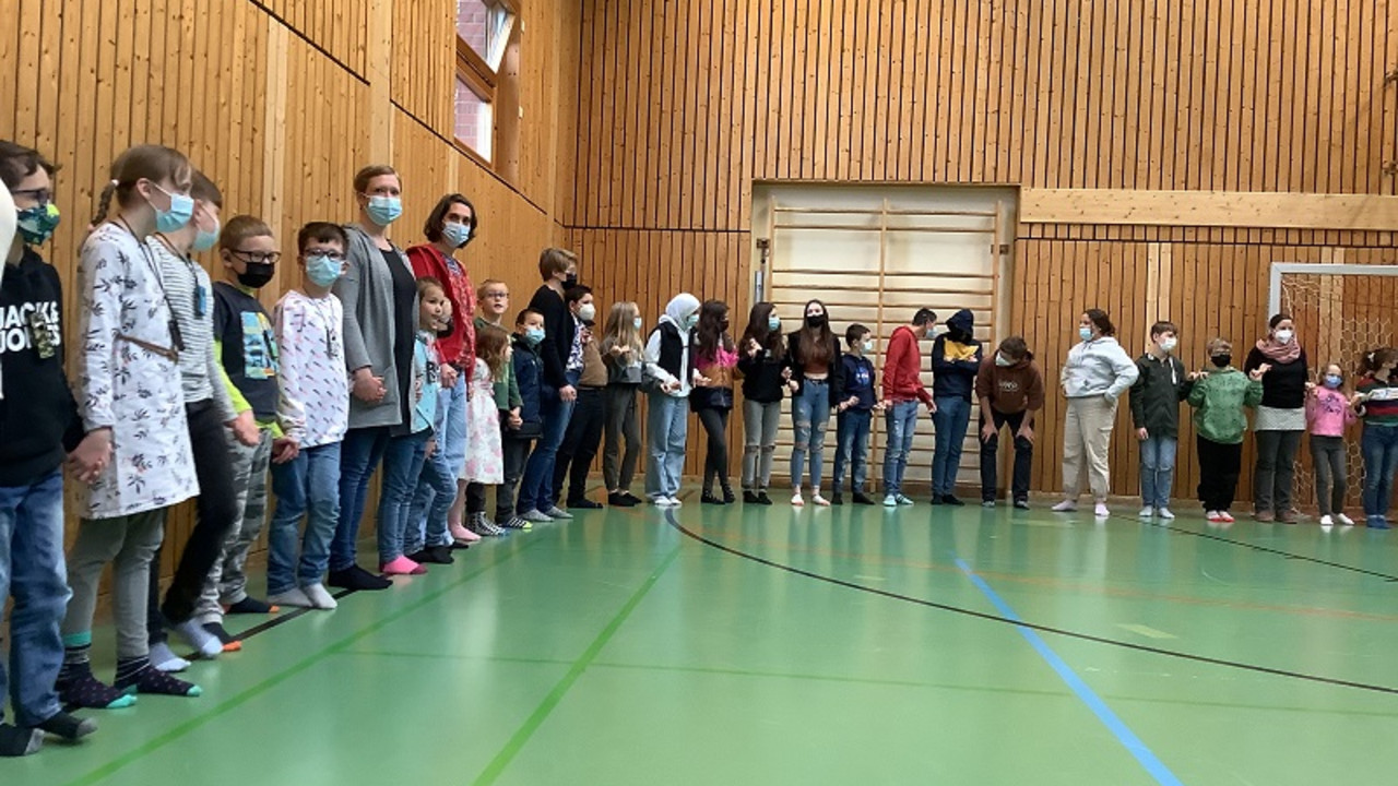 Friedenstanz der Schulgemeinschaft