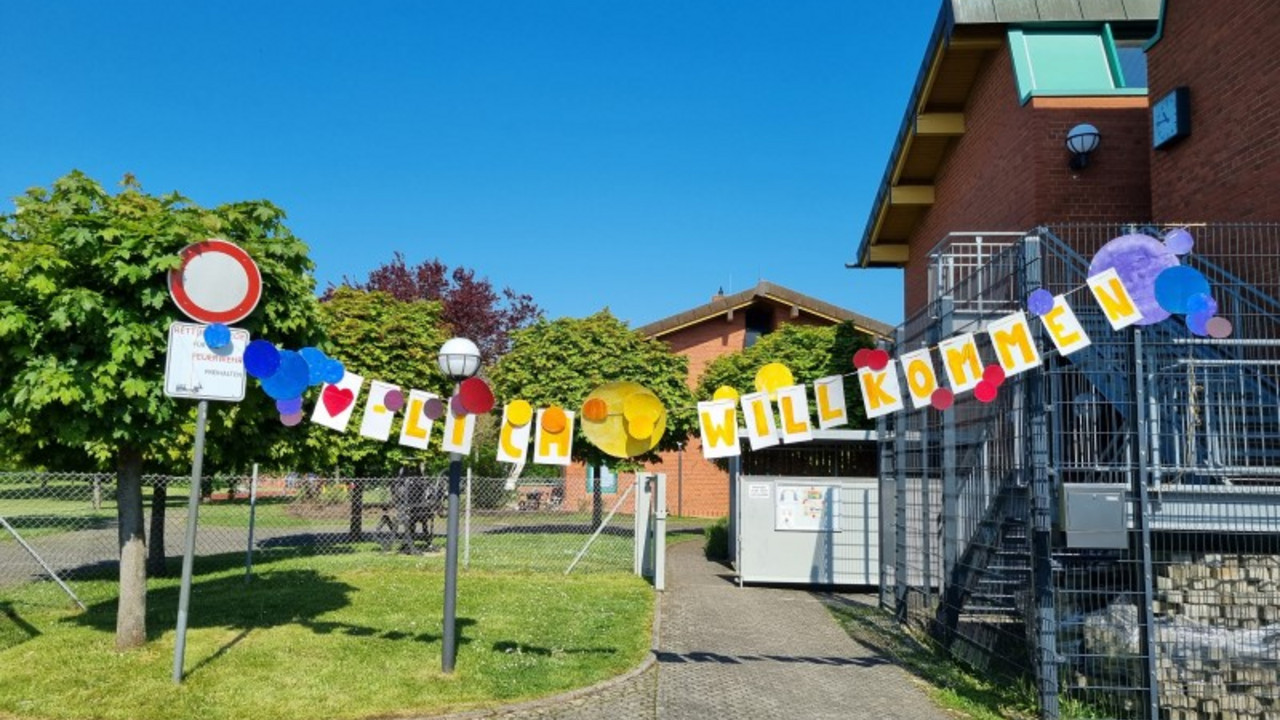 Buchstabengirlande Herzlich Willkommen!