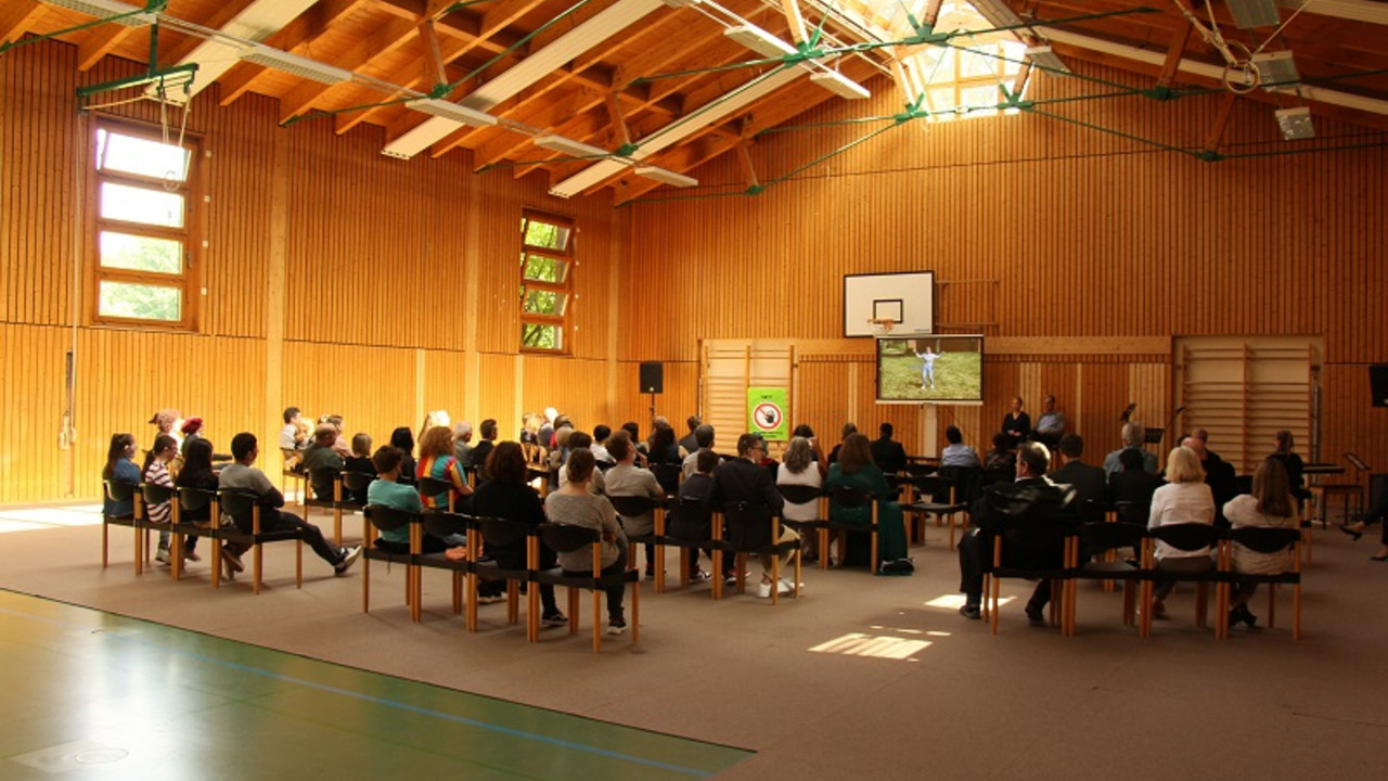 Abschlussfeier in der Turnhalle