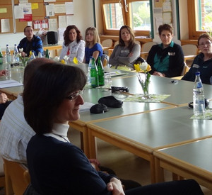 Frau Baumstark gratuliert der Siegerin