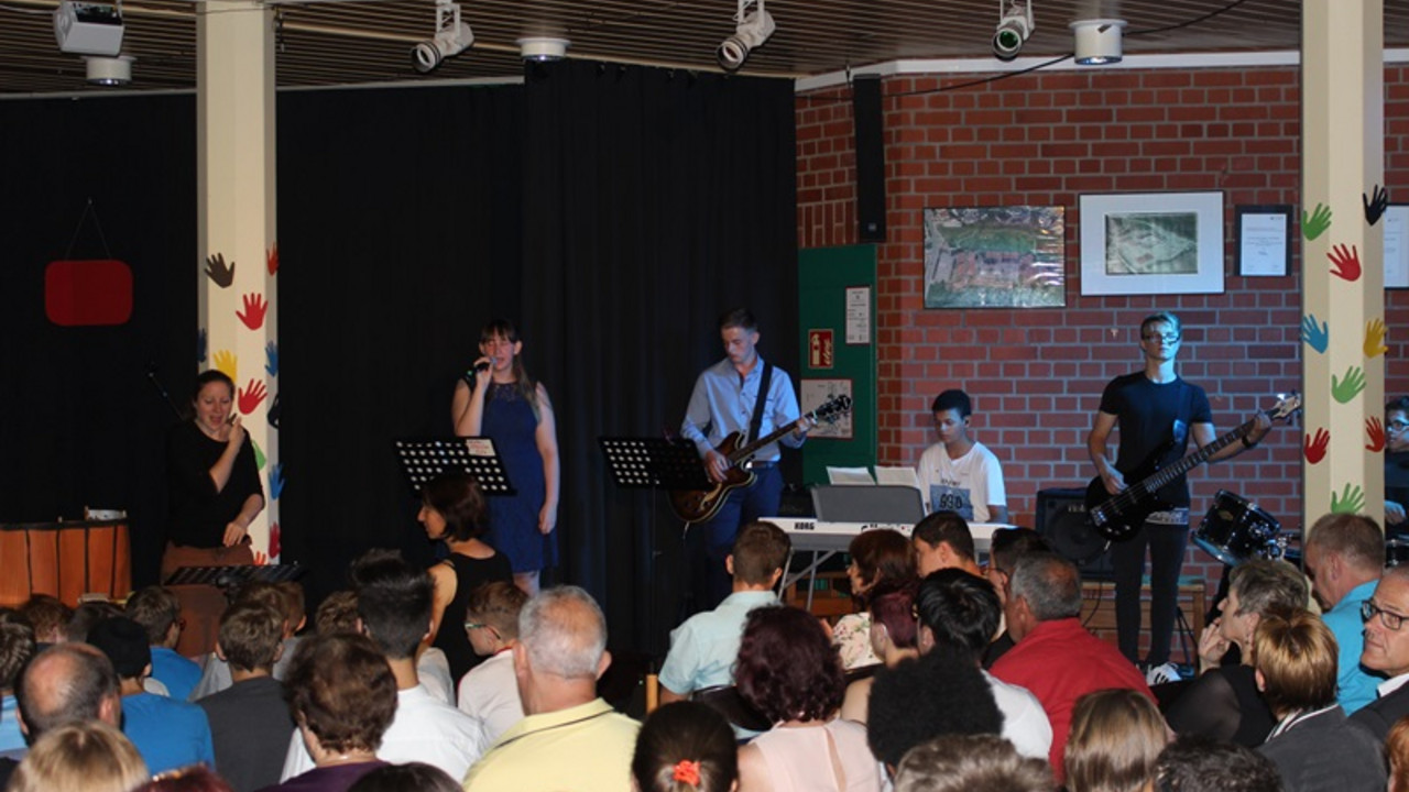Internatsband im Foyer