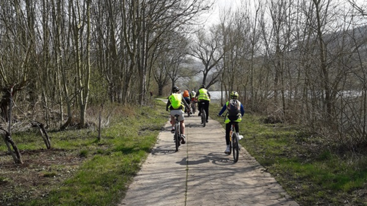 Schüler während Radtour