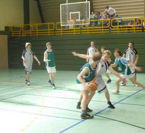 Basketballspieler auf dem Spielfeld