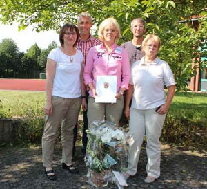 Sabine Blumann mit Gratulanten