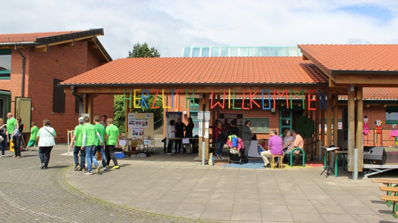 Ansicht zur Turnhalle