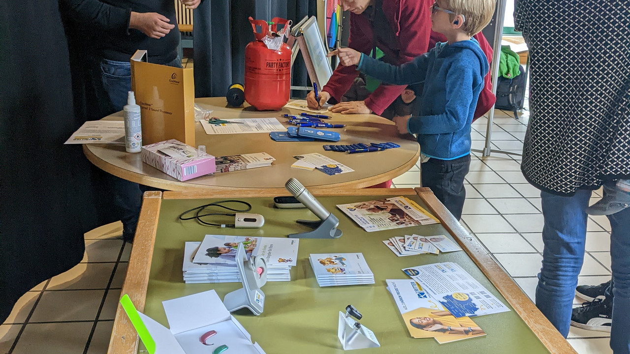 Infos, Luftballons und ein Gewinnspiel bei Herrn Padberg von Hörgeräte Ritter 